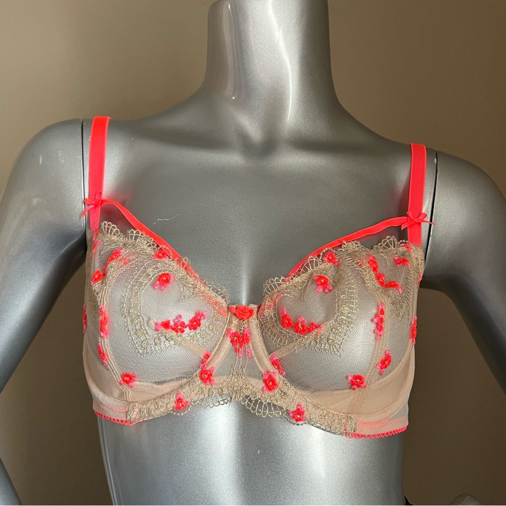 VS push-up without the padding bra